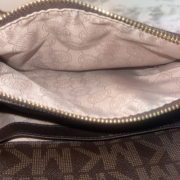 Michael Kors monogram crossbody - Picture 11 of 12